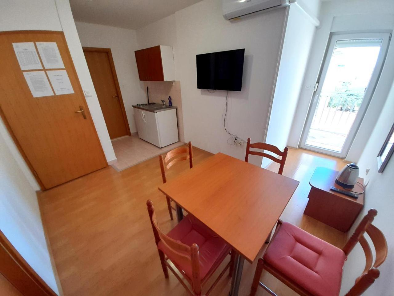Apartments Nikolas โวดีเซ ภายนอก รูปภาพ