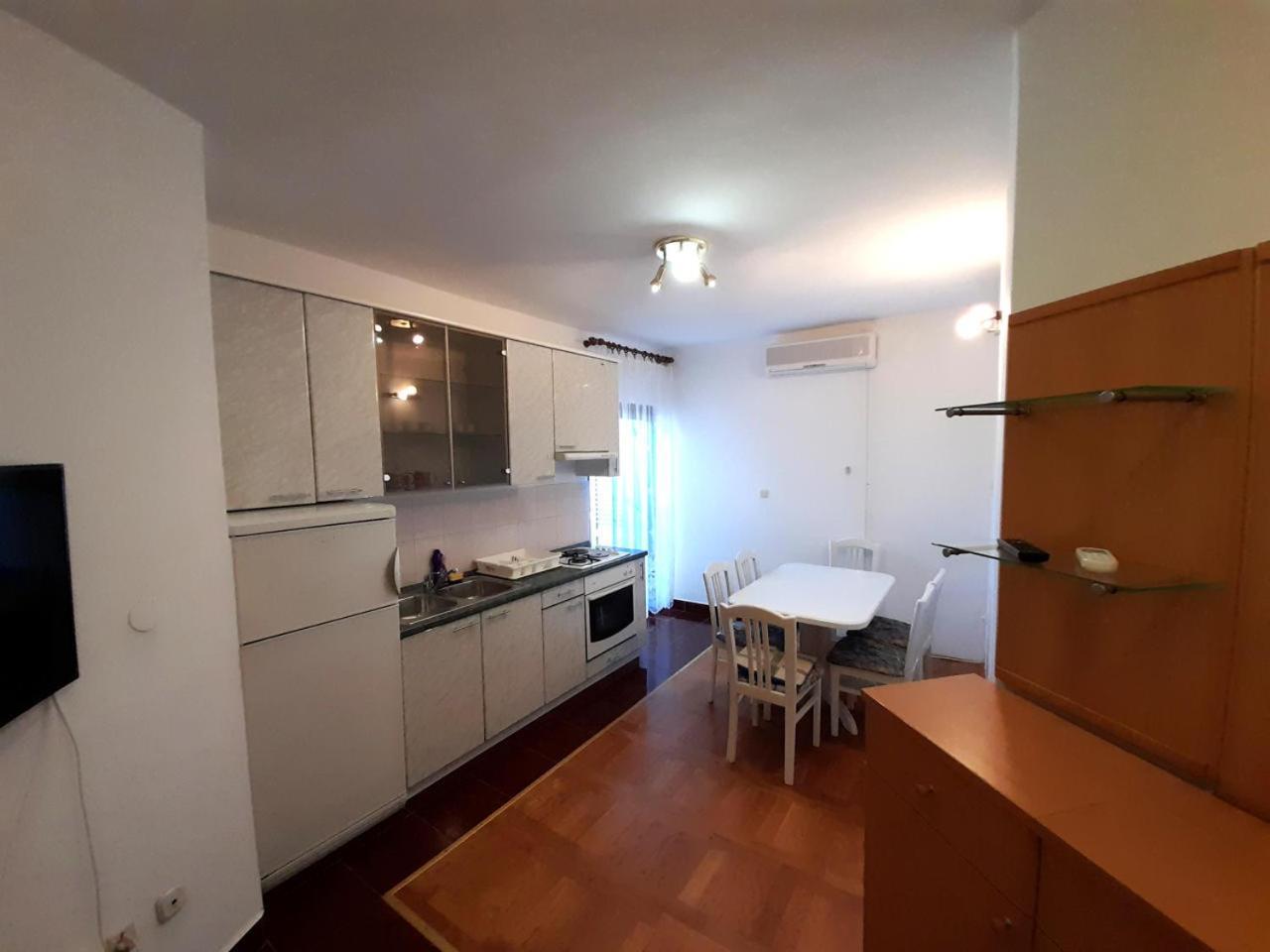 Apartments Nikolas โวดีเซ ภายนอก รูปภาพ