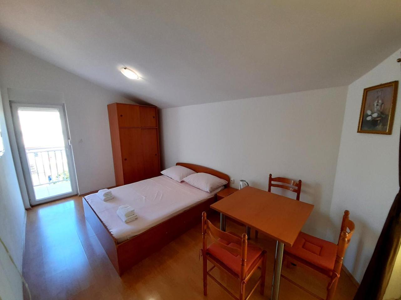 Apartments Nikolas โวดีเซ ภายนอก รูปภาพ