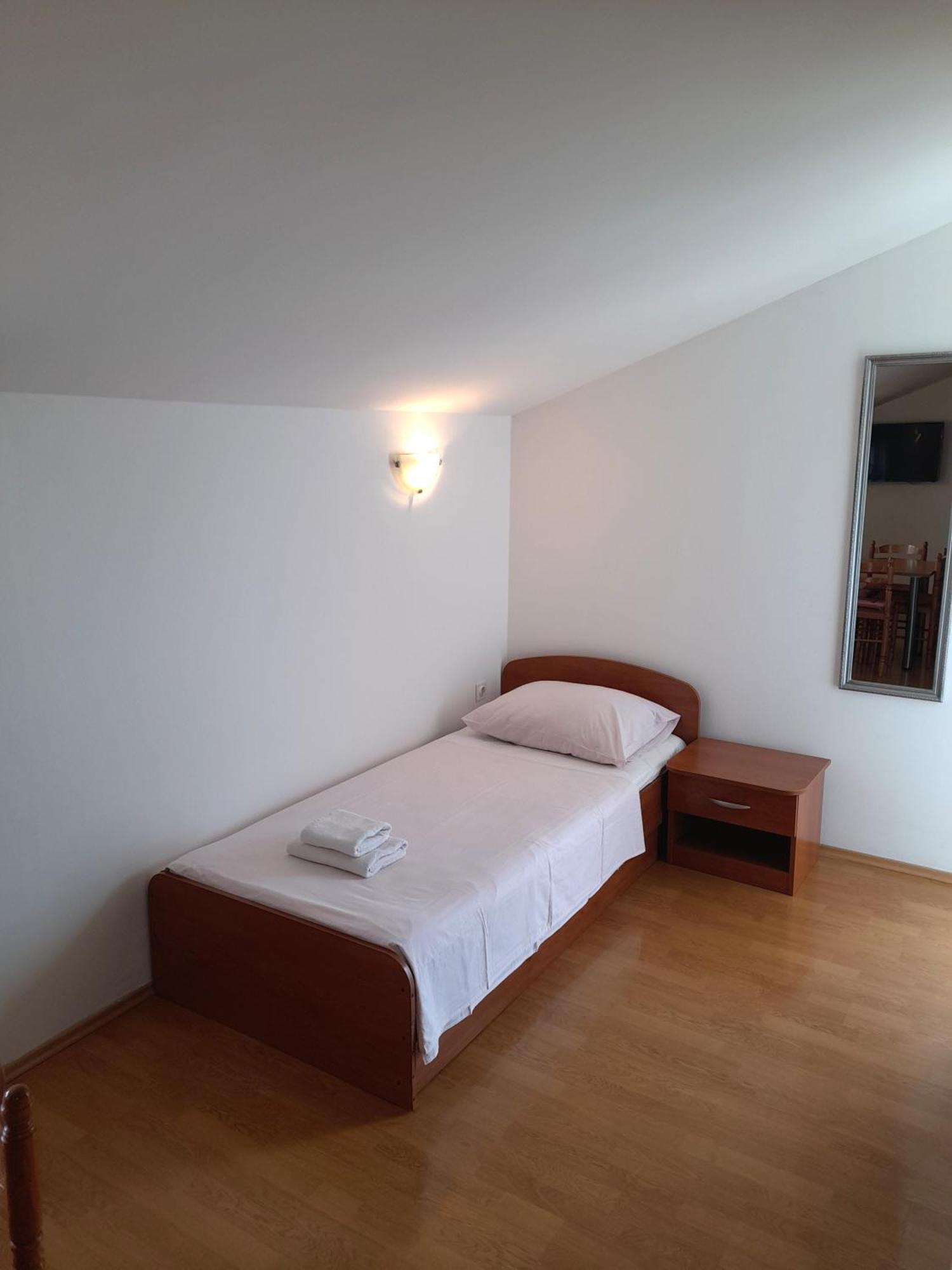 Apartments Nikolas โวดีเซ ภายนอก รูปภาพ
